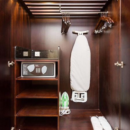 Radisson Blu Coimbatore Exterior foto A hotel room wardrobe with a safe