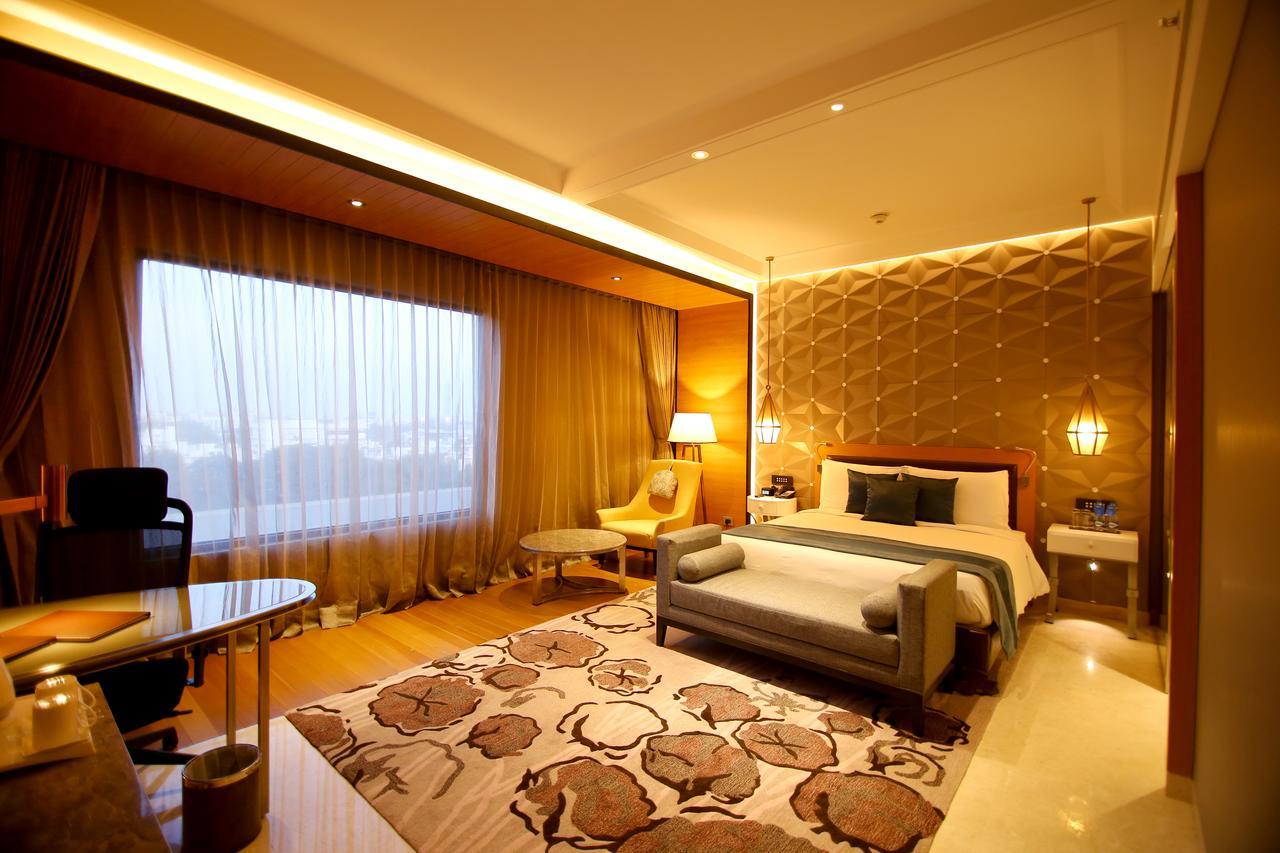 Radisson Blu Coimbatore Exterior foto A suite at the hotel